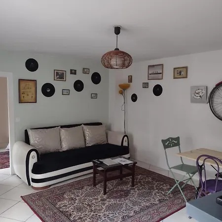 Chez Ma Petite Reine 1
